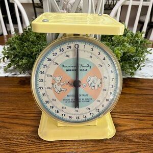 Vintage‎ American Family Baby Nursery Scale Yellow up to 30 pounds